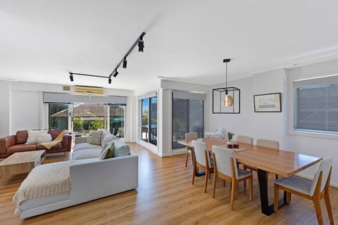 Sandy Cove Apartment The Entrance 8 - Accommodation Newcastle 0