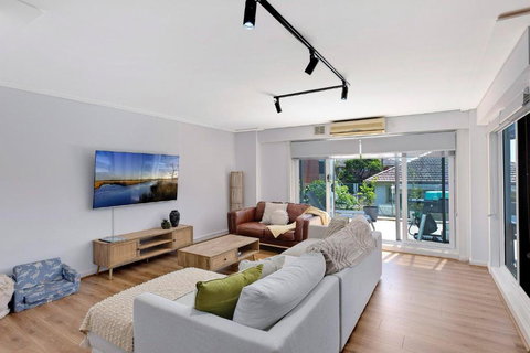 Sandy Cove Apartment The Entrance 8 - Accommodation Newcastle 1