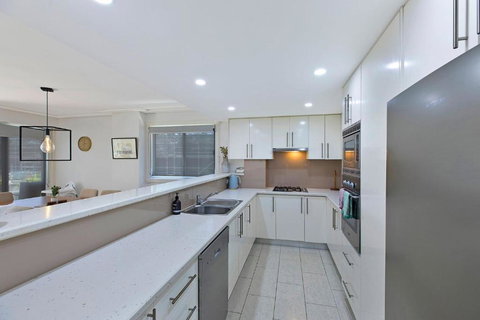 Sandy Cove Apartment The Entrance 8 - Accommodation Newcastle 3