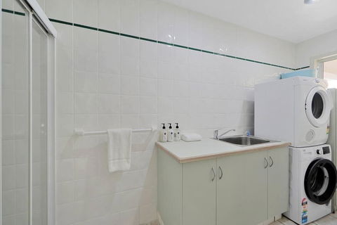Sandy Cove @ Royle Palms - Accommodation Newcastle 2
