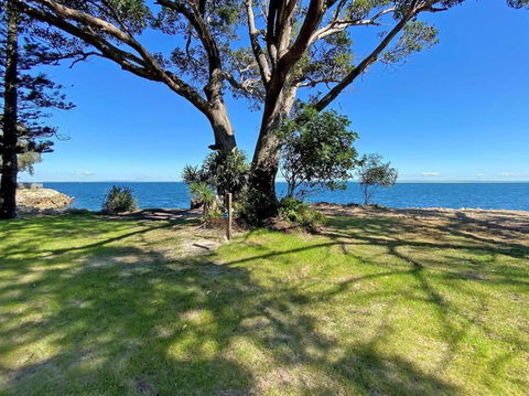 SANDY SHORES - Accommodation Newcastle 3
