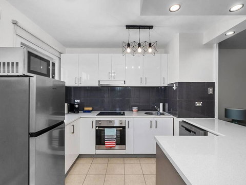 Sandy Bay Apartment With Hobart River View, Near UTAS - Stroll To Cafes And Shops - Accommodation Newcastle 3