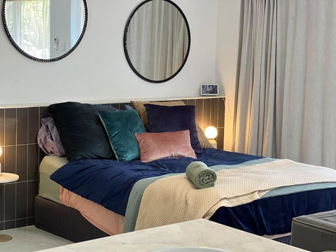 Sophisticated Spacious Self Contained Studio - Accommodation Newcastle 0