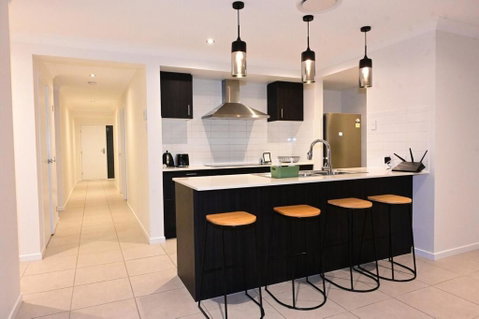 Spacious 4 Bedroom Retreat Fully Air Conditioned - Accommodation Newcastle 0