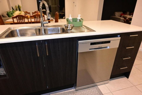 Spacious 4 Bedroom Retreat Fully Air Conditioned - Accommodation Newcastle 1