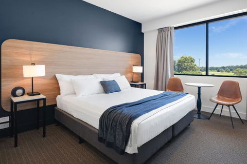 Springs Newcastle - Accommodation Newcastle 0