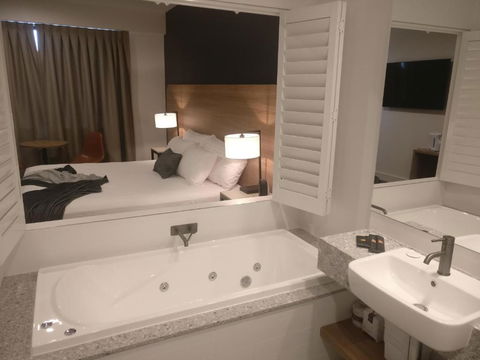 Springs Newcastle - Accommodation Newcastle 3