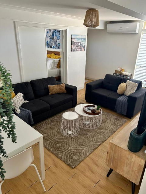 Sunshine Five - Accommodation Newcastle 3