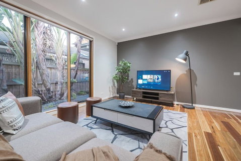 Superior 4br2ba Home In Greenvale - Accommodation Newcastle 2