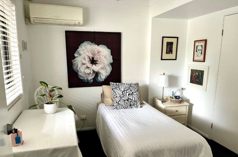 Swan Guest House - Room With Own Private Bathroom - Accommodation Newcastle 1