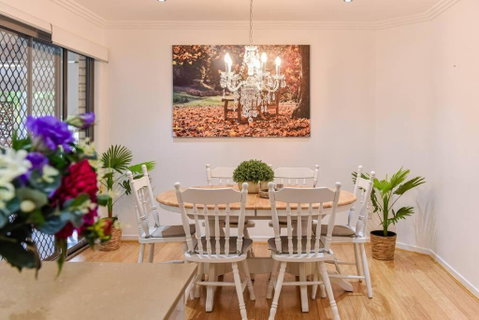 The Arcadia - Entire Luxurious English Cottage With Huge Privacy Near CBD - Accommodation Newcastle 1