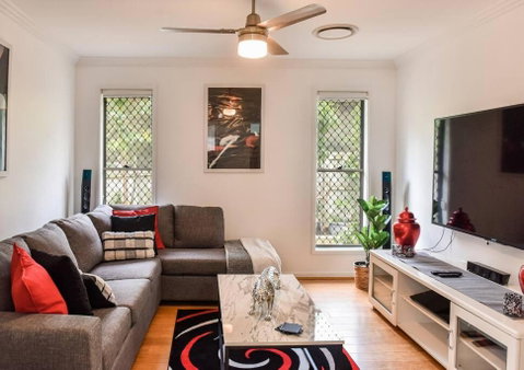The Arcadia - Entire Luxurious English Cottage With Huge Privacy Near CBD - Accommodation Newcastle 3