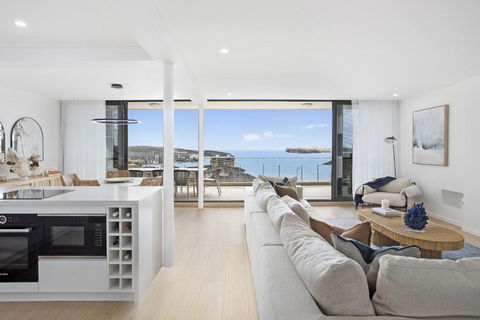 Tarquin - Stunning, Modern, Views - Accommodation Newcastle 0