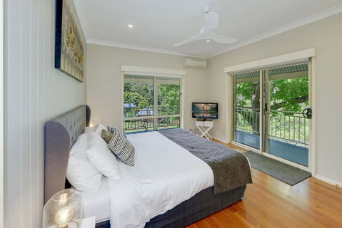 The Acreage Boutique Guesthouse - Accommodation Newcastle 2