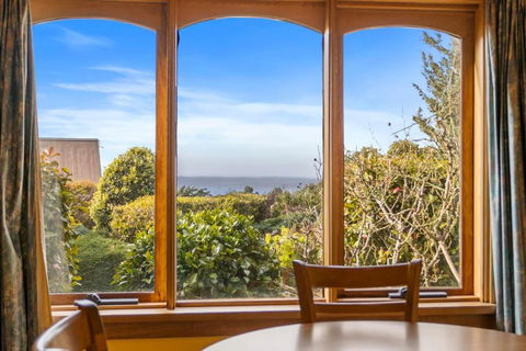 The Clocktower - Serene Stay At Herons Rise Vineyard - Accommodation Newcastle 1