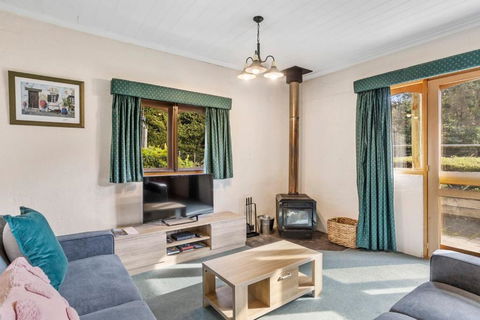 The Clocktower - Serene Stay At Herons Rise Vineyard - Accommodation Newcastle 2