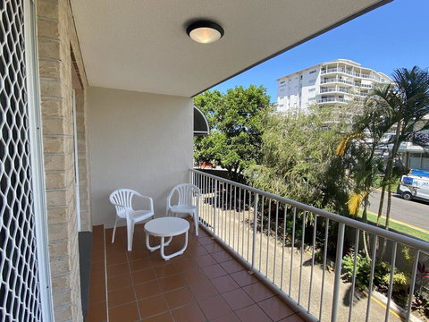 Beachside 2 - 3 BDRM Budget Apt Close To Beach - Accommodation Newcastle 3