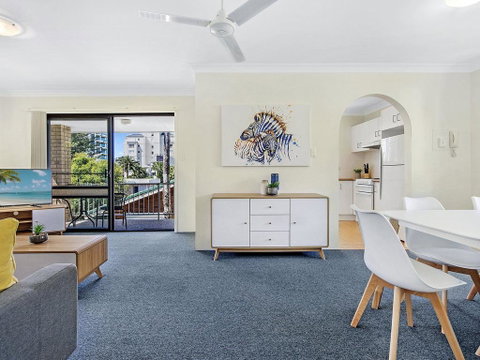 Beachside Delight Near Convention Centre - Accommodation Newcastle 3