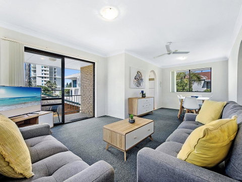 Beachside Delight Near Convention Centre - Accommodation Newcastle 1