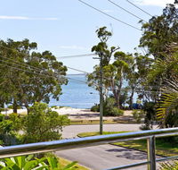 Beachside Haven - Your Perfect Oasis Home - Accommodation Newcastle