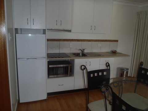Beachside Holiday Units - Accommodation Newcastle 2