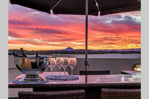 Beachside Penthouse With 360views - Accommodation Newcastle 3