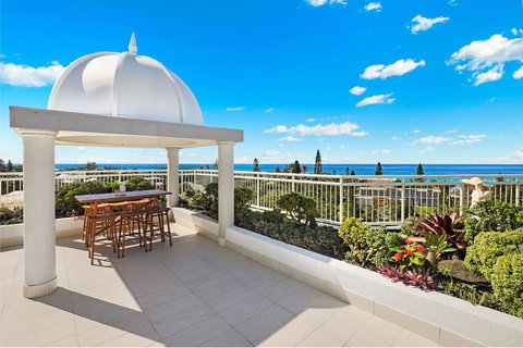 Beachside Resort Kawana Waters - Accommodation Newcastle 0