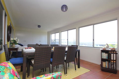 BEACHVIEW - 14 Second Ave , Bonny Hills - Accommodation Newcastle 3