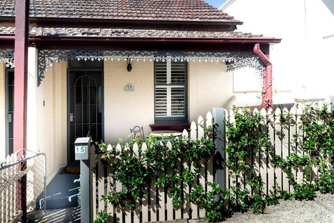 Beautiful Modern Historic Home Near Sydney Harbour - Accommodation Newcastle 0