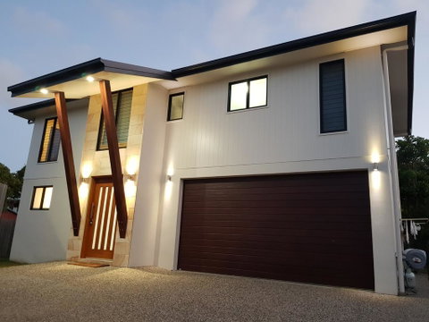 Beautiful Modern Luxury - Accommodation Newcastle 2
