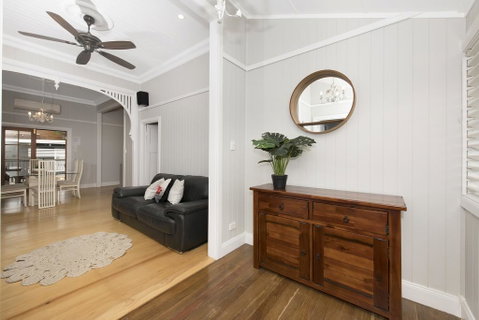 Beautiful Queenslander - Accommodation Newcastle 3