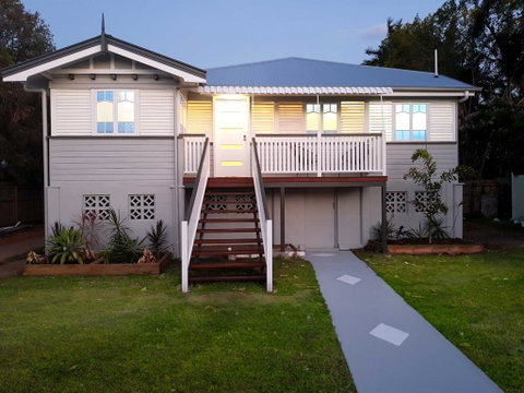Beautiful Queenslander - Accommodation Newcastle 0