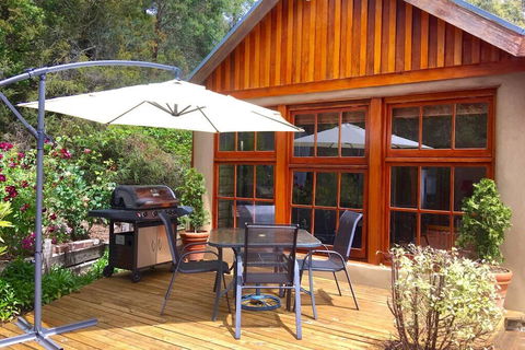 BEAUTIFUL RETREAT - 20 Mins To CBD And Only 10 Mins To MONA! - Accommodation Newcastle 1