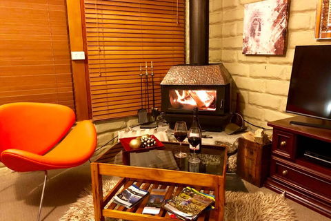 BEAUTIFUL RETREAT - 20 Mins To CBD And Only 10 Mins To MONA! - Accommodation Newcastle 3