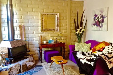 BEAUTIFUL RETREAT - 20 Mins To CBD And Only 10 Mins To MONA! - Accommodation Newcastle 2