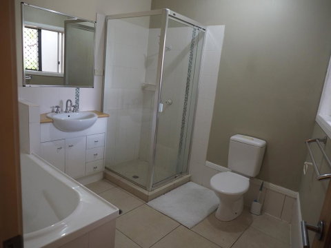 Bed And Breakfast With Airport Transfers And Rental Car - Accommodation Newcastle 2