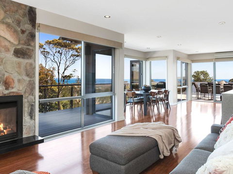 Bella Vista - Simply Stunning, Amazing Panoramic Bay Views! - Accommodation Newcastle 2