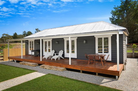 Bellanoon-Pet Friendly Cottage - Accommodation Newcastle 0