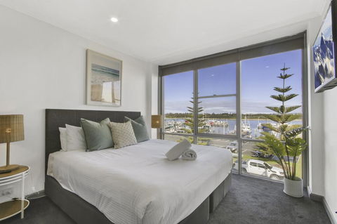 Bellevue On The Lakes - Accommodation Newcastle 2