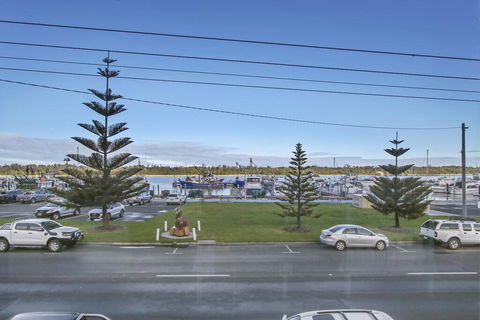 Bellevue On The Lakes - Accommodation Newcastle 1