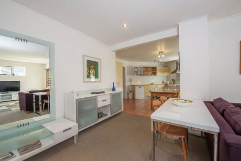 Beloka Close - Modern, Spacious, And Pet Friendly Accommodation - Accommodation Newcastle 1
