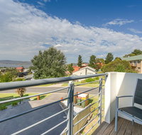 Beloka Close - Modern spacious and pet friendly accommodation - Accommodation Newcastle
