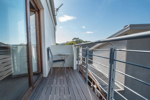 Beloka Close - Modern, Spacious, And Pet Friendly Accommodation - Accommodation Newcastle 3