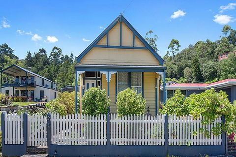 Benvenuti, To Comstock Cottage - Accommodation Newcastle 2