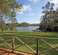 Berrara Lagoon Front Chalet - Accommodation Newcastle