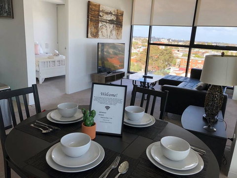 BHB Panoramic View,Wifi, Netflix,Free Parking - Accommodation Newcastle 0