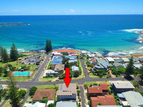 Bimbadeen Unit 3 - Across From The Beach - Lift In Complex - Accommodation Newcastle 3