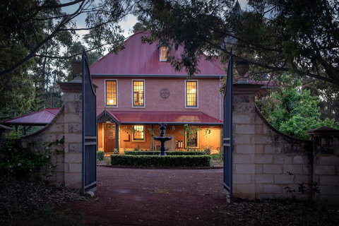 Birdwood Estate - Accommodation Newcastle 2