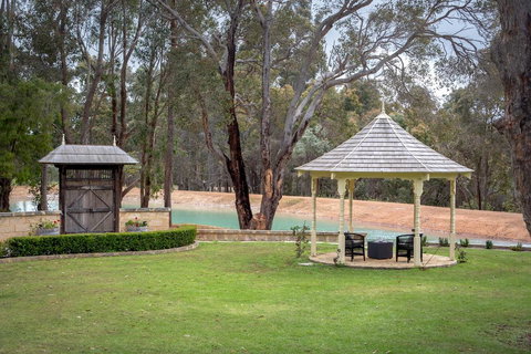 Birdwood Estate - Accommodation Newcastle 3