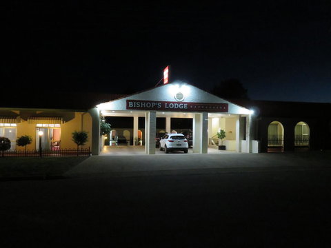 Bishops Lodge Narrandera - Accommodation Newcastle 1